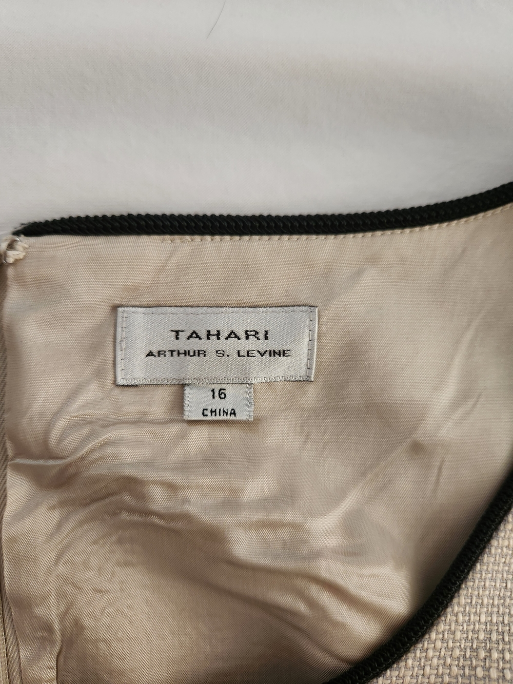 Tahari Arthur S. Levine Beige Black Belted Sheath Dress Size 16 - Picture 7 of 9